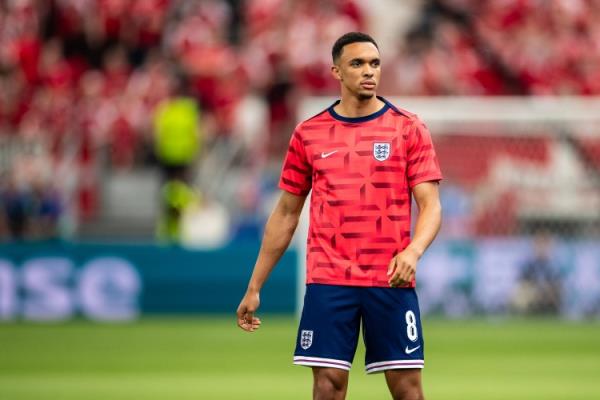 基恩:阿诺德的传球能力非常出众,很少有球员能够像他那样去传球